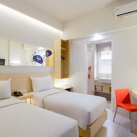 Cleo Hotel Tunjungan Сурабая Екстер'єр фото