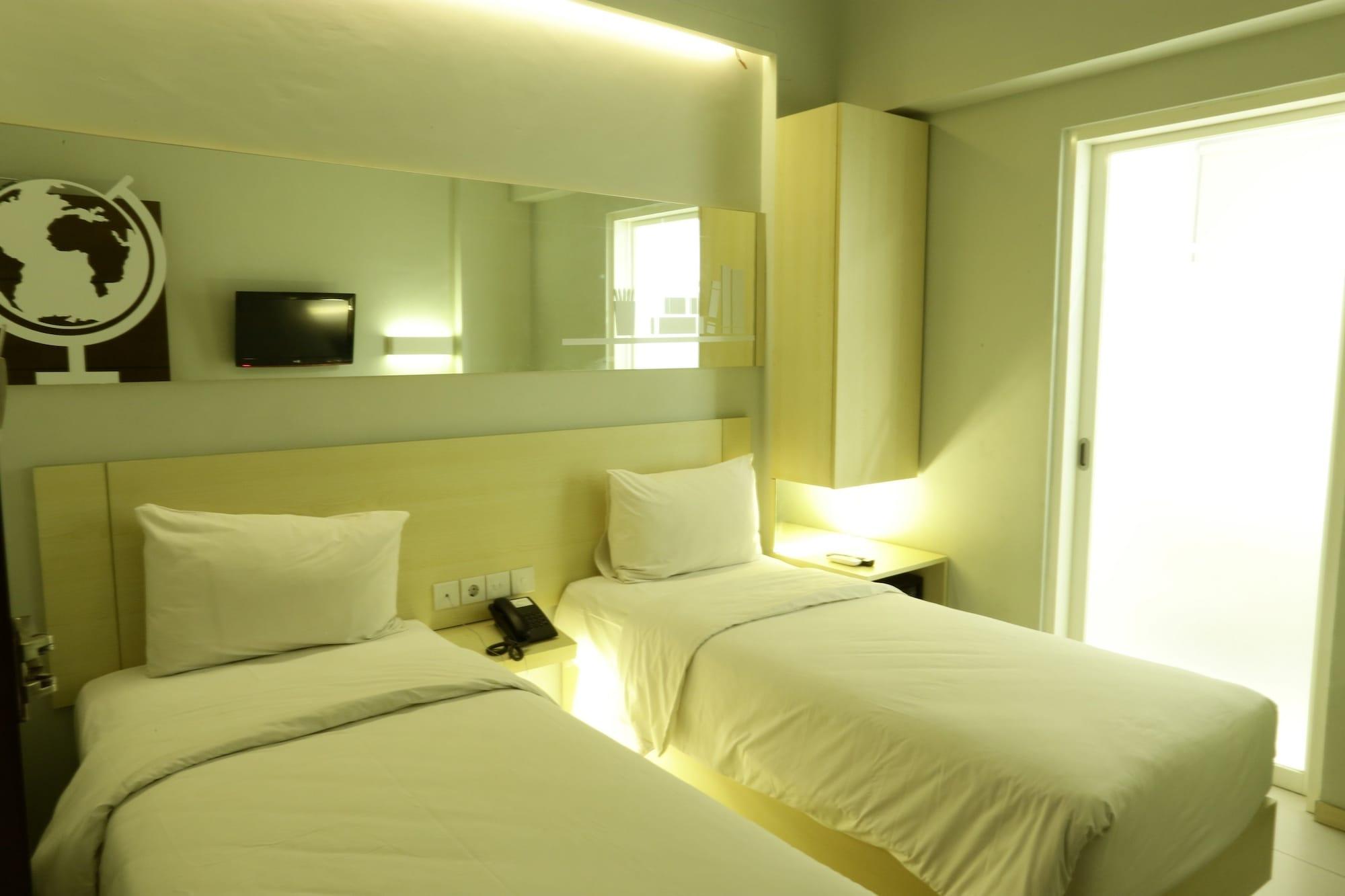 Cleo Hotel Tunjungan Сурабая Екстер'єр фото