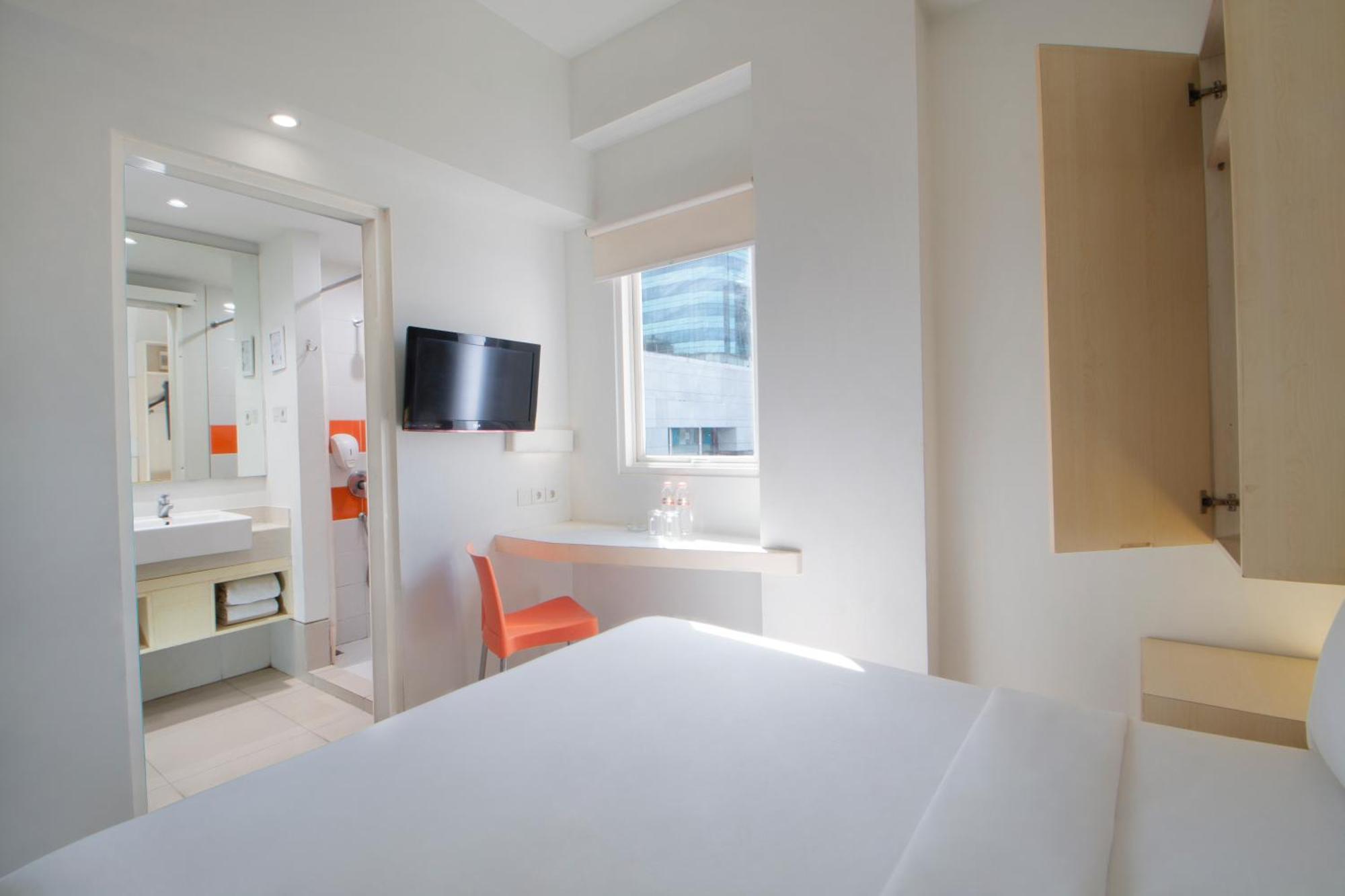Cleo Hotel Tunjungan Сурабая Екстер'єр фото